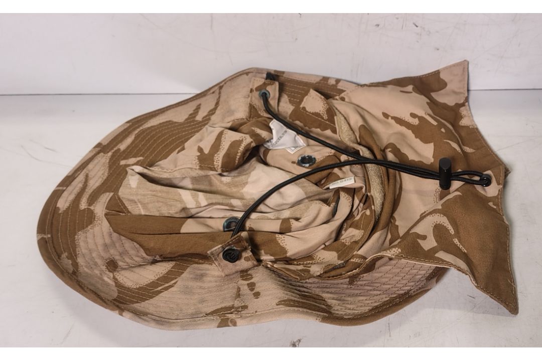 Various types of ex-military desert accessories - 156kg – may require repair / be incomplete - Image 15 of 17