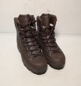 50x pairs of grade 1 various combat boots - may include Magnum, YDS, Haix - mixed sizes