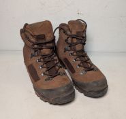 100x pairs of Grade 2 Various combat boots - may include Magnum, YDS, Haix - mixed sizes