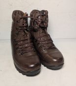 100x pairs of Grade 2 Various combat boots - may include Magnum, YDS, Haix - mixed sizes