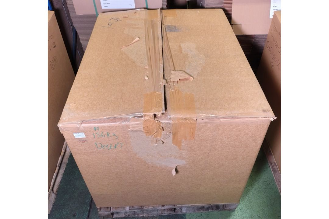 Various types of ex-military desert accessories - 156kg – may require repair / be incomplete - Image 17 of 17