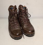 100x pairs of Grade 2 various combat boots - may include Magnum, YDS, Haix - mixed sizes