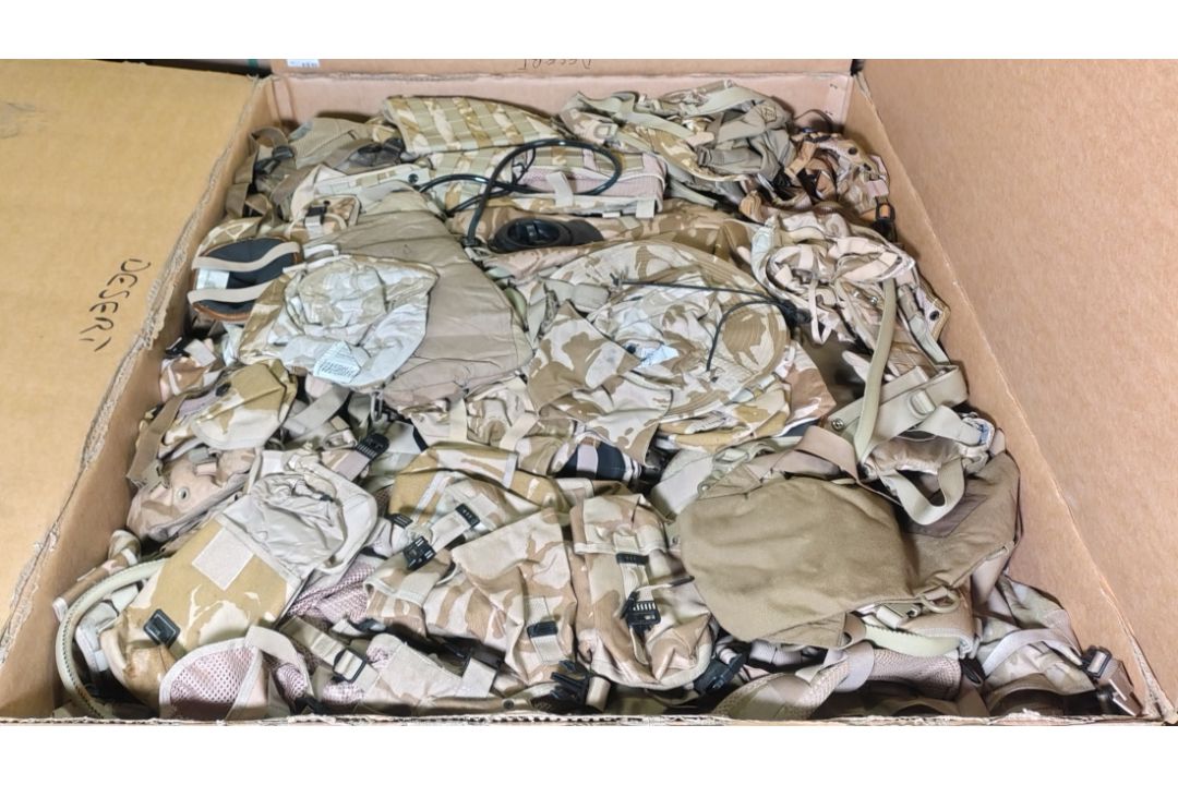 Various types of ex-military desert accessories - 156kg – may require repair / be incomplete - Image 16 of 17