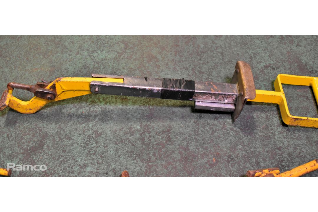Pallet of manhole joint box keys & manhole lifters - approximate weight: 435kg - Image 2 of 5