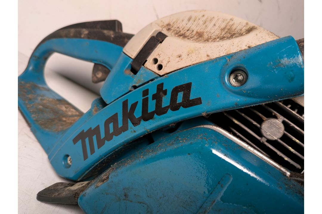 Makita DCS5000 Professional 50cc petrol chainsaw in carry case - BARE UNIT ONLY - Image 3 of 18