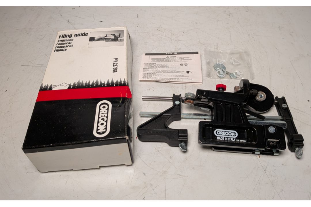 Makita DCS5000 Professional 50cc petrol chainsaw in carry case - BARE UNIT ONLY - Image 8 of 11