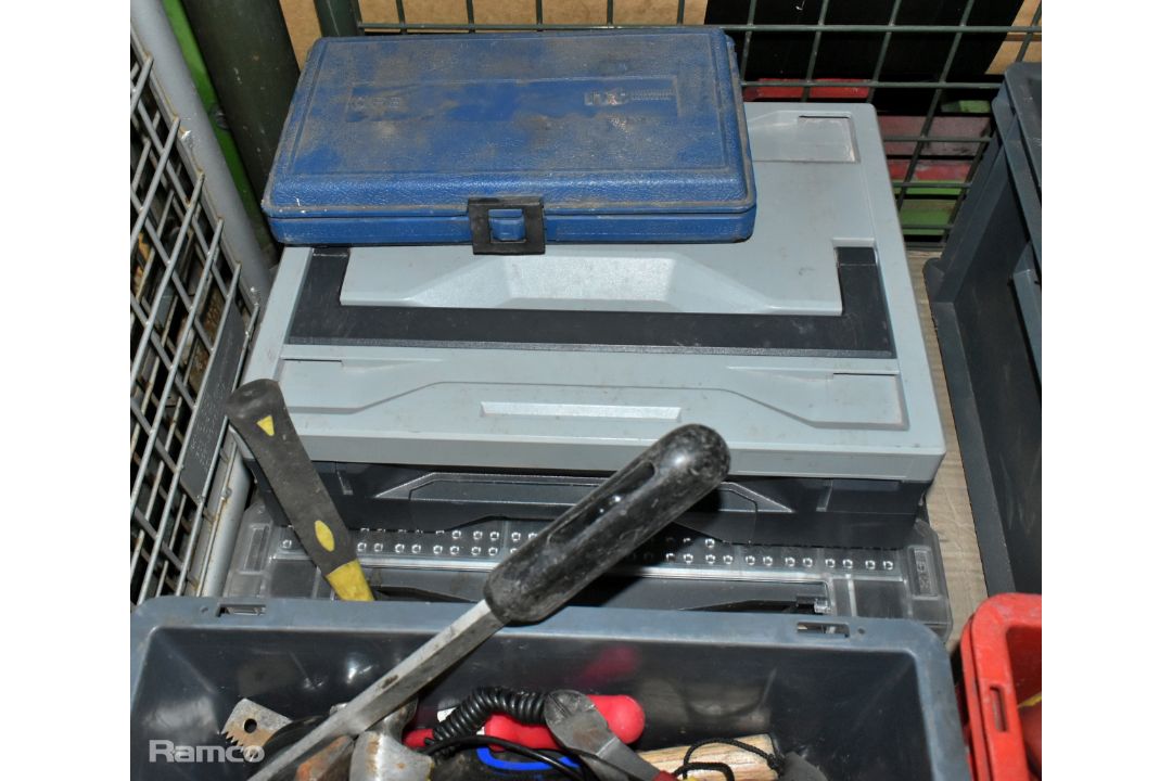 Workshop tools and accessories - metal detectors, small bits storage, tyre pumps, mixed hand tools - Image 2 of 8