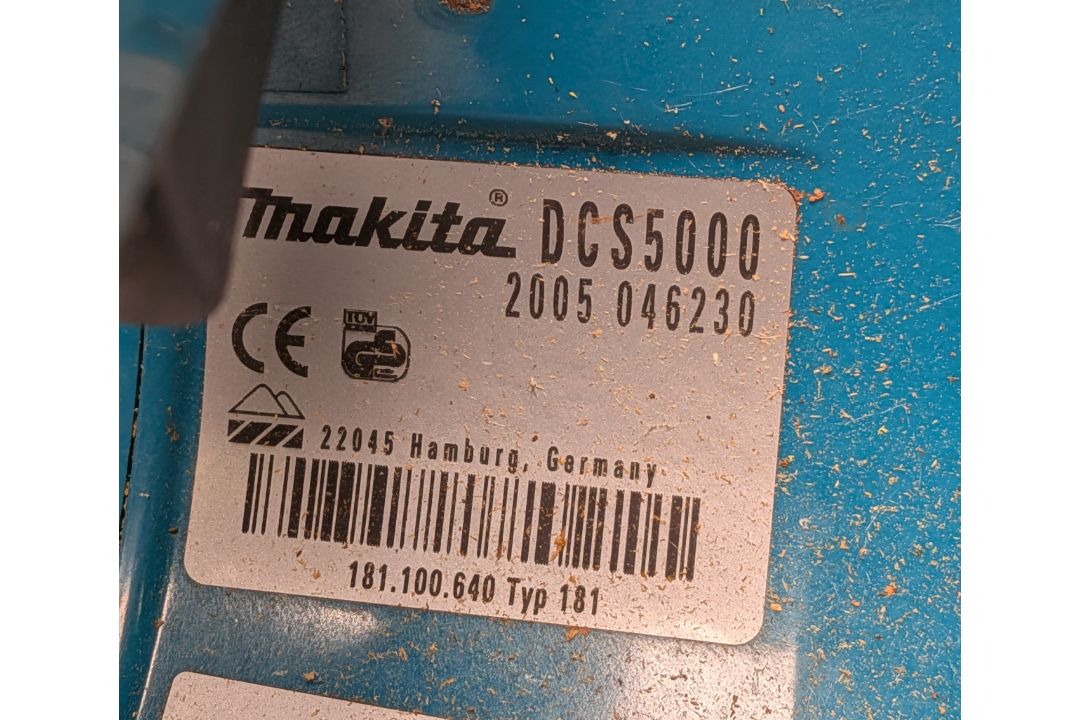 Makita DCS5000 Professional 50cc petrol chainsaw in carry case - BARE UNIT ONLY - Image 5 of 9