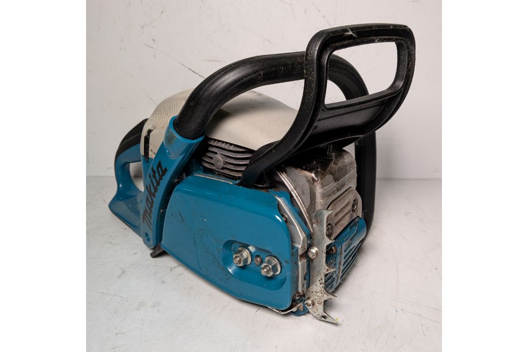 Makita DCS5000 Professional 50cc petrol chainsaw in carry case - BARE UNIT ONLY - Image 2 of 10