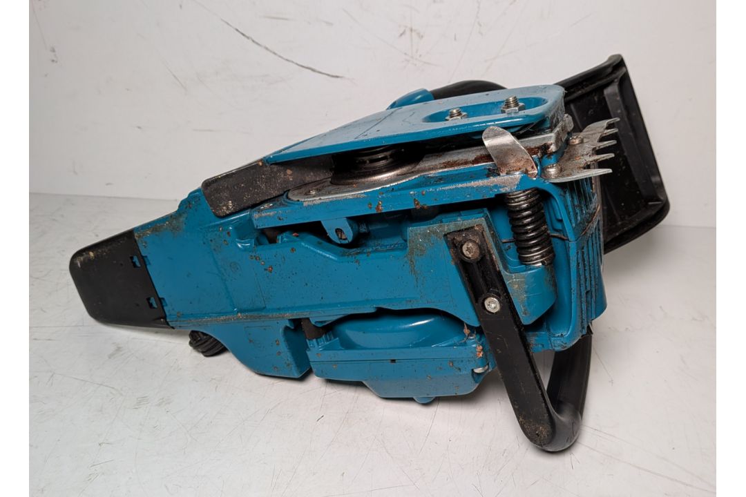 Makita DCS5000 Professional 50cc petrol chainsaw in carry case - BARE UNIT ONLY - Image 7 of 12