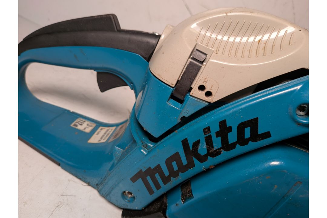 Makita DCS5000 Professional 50cc petrol chainsaw in carry case - BARE UNIT ONLY - Image 9 of 18