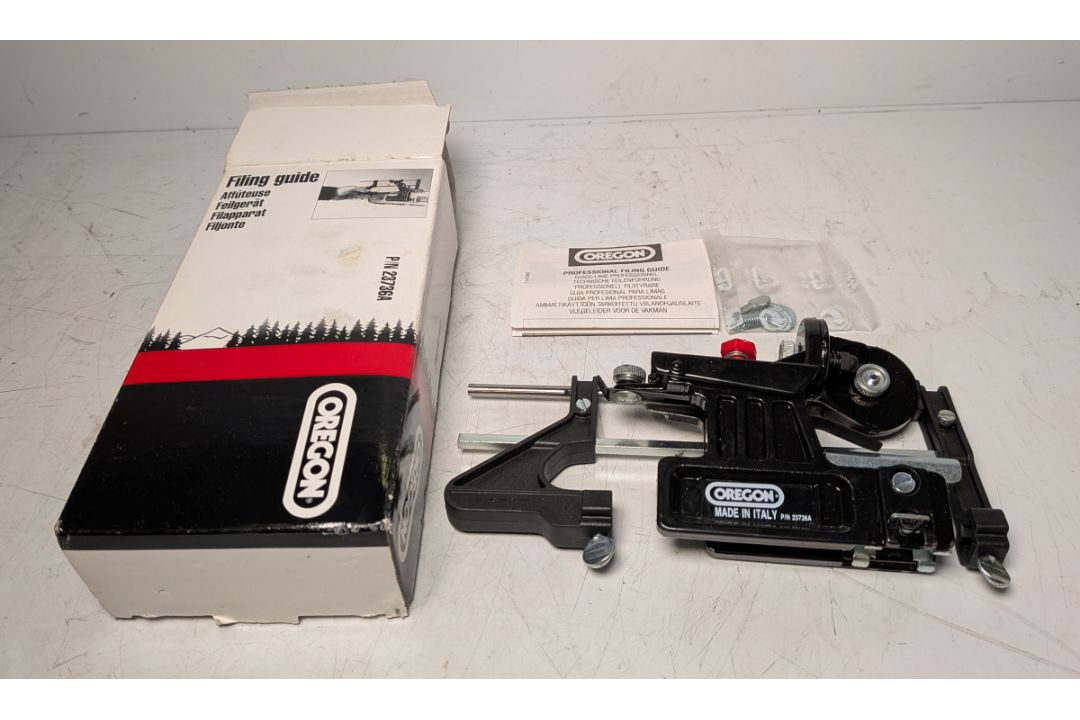 Makita DCS5000 Professional 50cc petrol chainsaw in carry case - BARE UNIT ONLY - Image 14 of 18