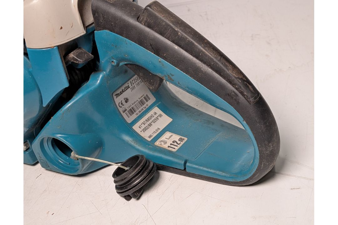 Makita DCS5000 Professional 50cc petrol chainsaw in carry case - BARE UNIT ONLY - Image 4 of 11