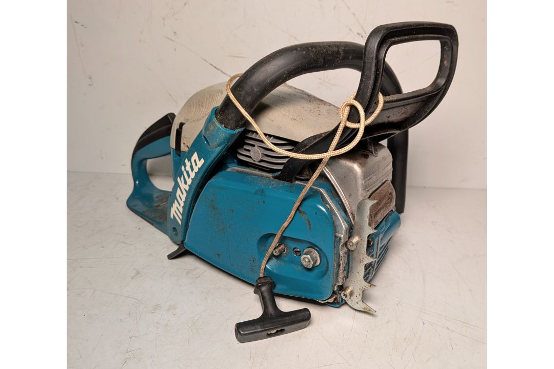 Makita DCS5000 Professional 50cc petrol chainsaw in carry case - BARE UNIT ONLY - Image 2 of 11