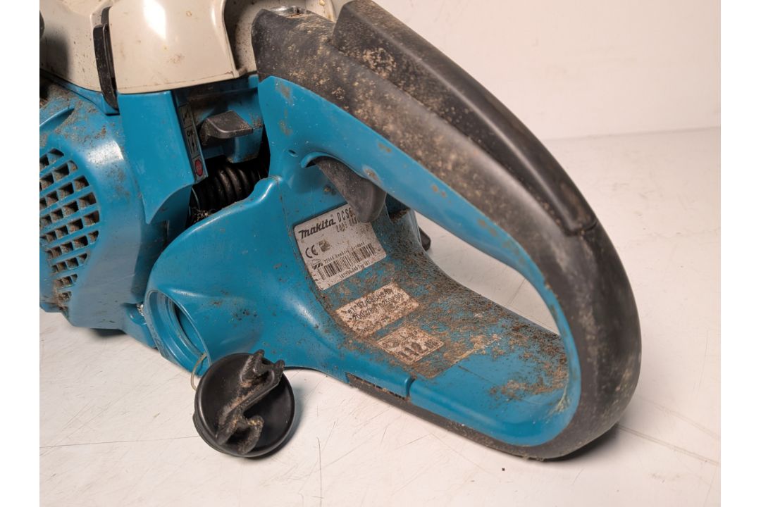 Makita DCS5000 Professional 50cc petrol chainsaw in carry case - BARE UNIT ONLY - Image 4 of 18