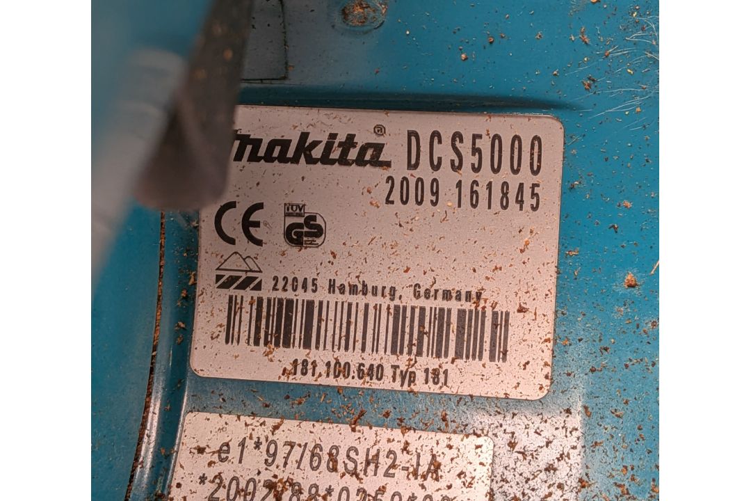 Makita DCS5000 Professional 50cc petrol chainsaw in carry case - BARE UNIT ONLY - Image 4 of 11