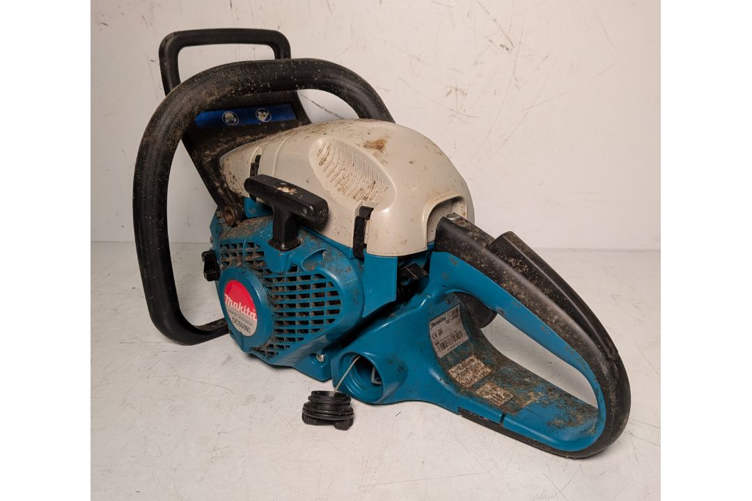 Makita DCS5000 Professional 50cc petrol chainsaw in carry case - BARE UNIT ONLY - Image 1 of 18