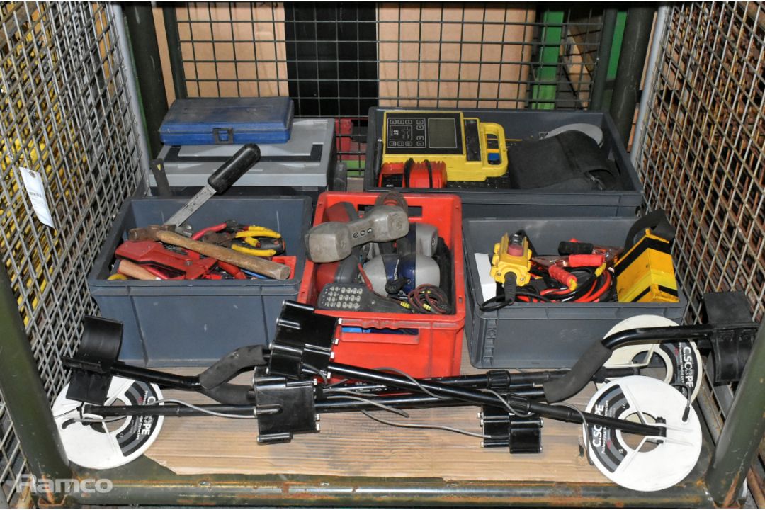 Workshop tools and accessories - metal detectors, small bits storage, tyre pumps, mixed hand tools - Image 1 of 8