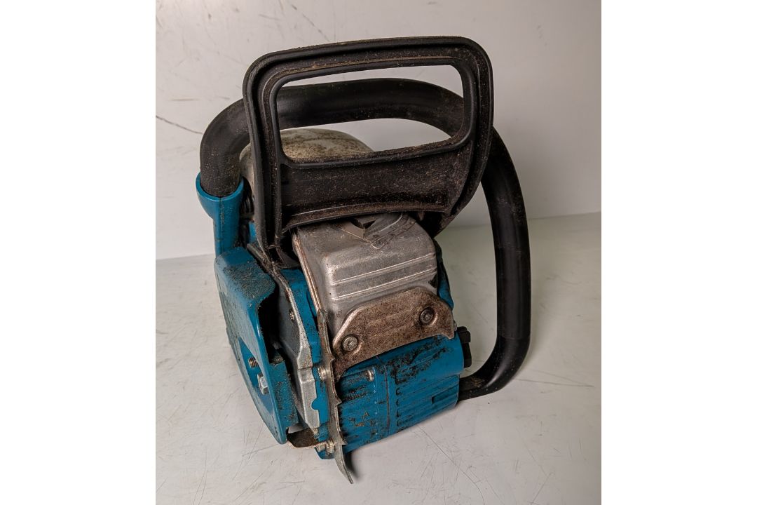 Makita DCS5000 Professional 50cc petrol chainsaw in carry case - BARE UNIT ONLY - Image 6 of 18