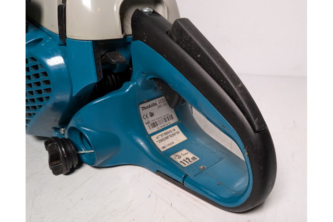 Makita DCS5000 Professional 50cc petrol chainsaw in carry case - BARE UNIT ONLY - Image 4 of 12