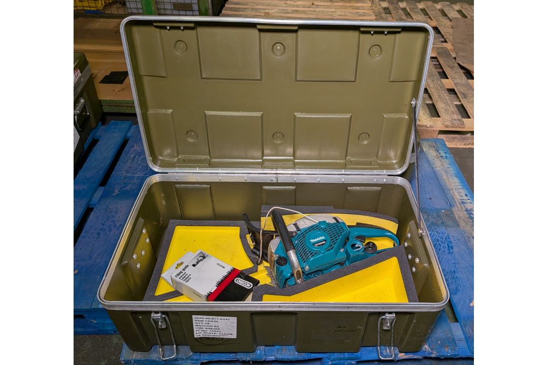 Makita DCS5000 Professional 50cc petrol chainsaw in carry case - BARE UNIT ONLY - Image 10 of 11