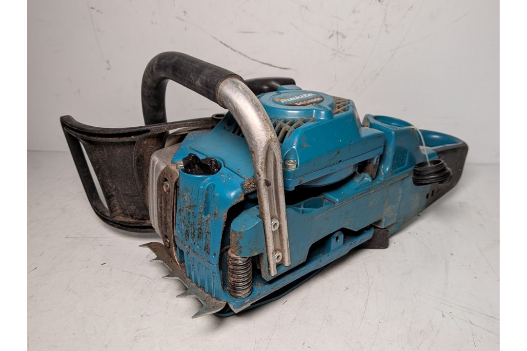 Makita DCS5000 Professional 50cc petrol chainsaw in carry case - BARE UNIT ONLY - Image 6 of 11
