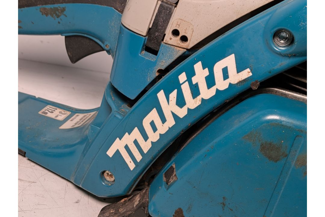 Makita DCS5000 Professional 50cc petrol chainsaw in carry case - BARE UNIT ONLY - Image 3 of 11
