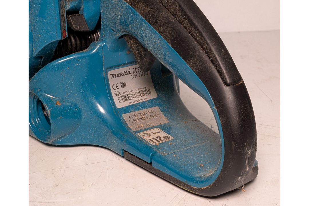 Makita DCS5000 Professional 50cc petrol chainsaw in carry case - BARE UNIT ONLY - Image 4 of 9