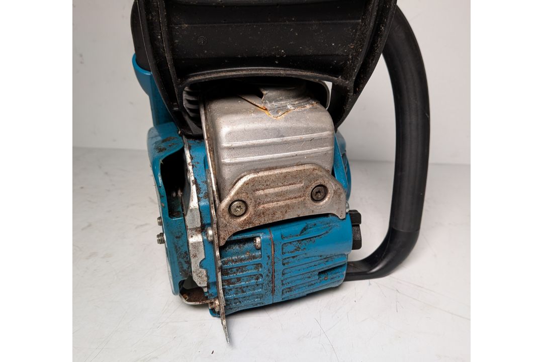 Makita DCS5000 Professional 50cc petrol chainsaw in carry case - BARE UNIT ONLY - Image 6 of 12
