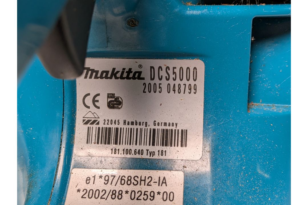 Makita DCS5000 Professional 50cc petrol chainsaw in carry case - BARE UNIT ONLY - Image 5 of 10
