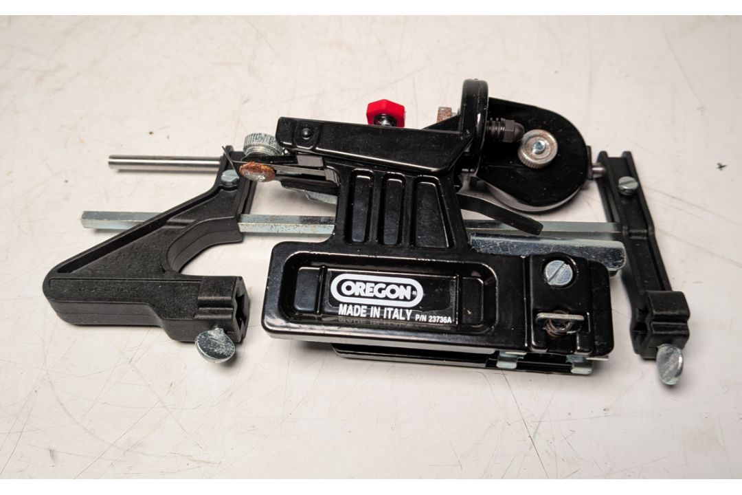 Makita DCS5000 Professional 50cc petrol chainsaw in carry case - BARE UNIT ONLY - Image 9 of 11