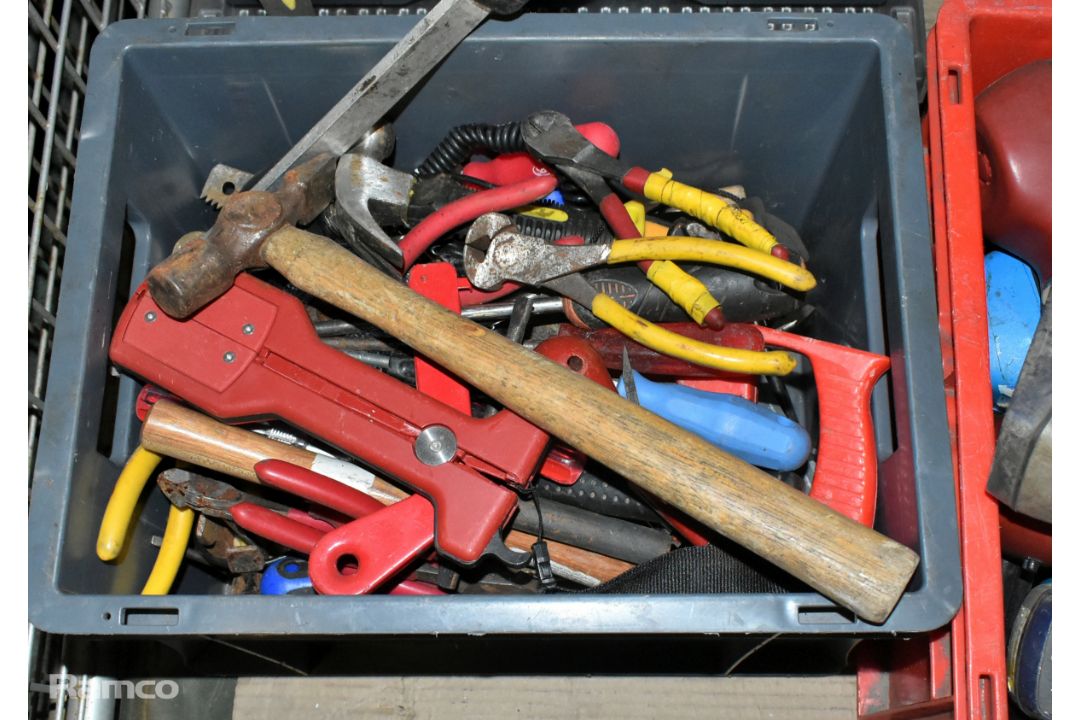 Workshop tools and accessories - metal detectors, small bits storage, tyre pumps, mixed hand tools - Image 4 of 8