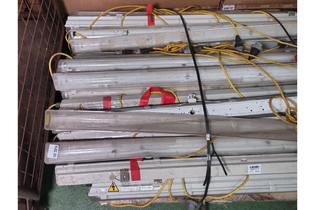 Approx 20x 110V industrial light fittings - Image 4 of 5