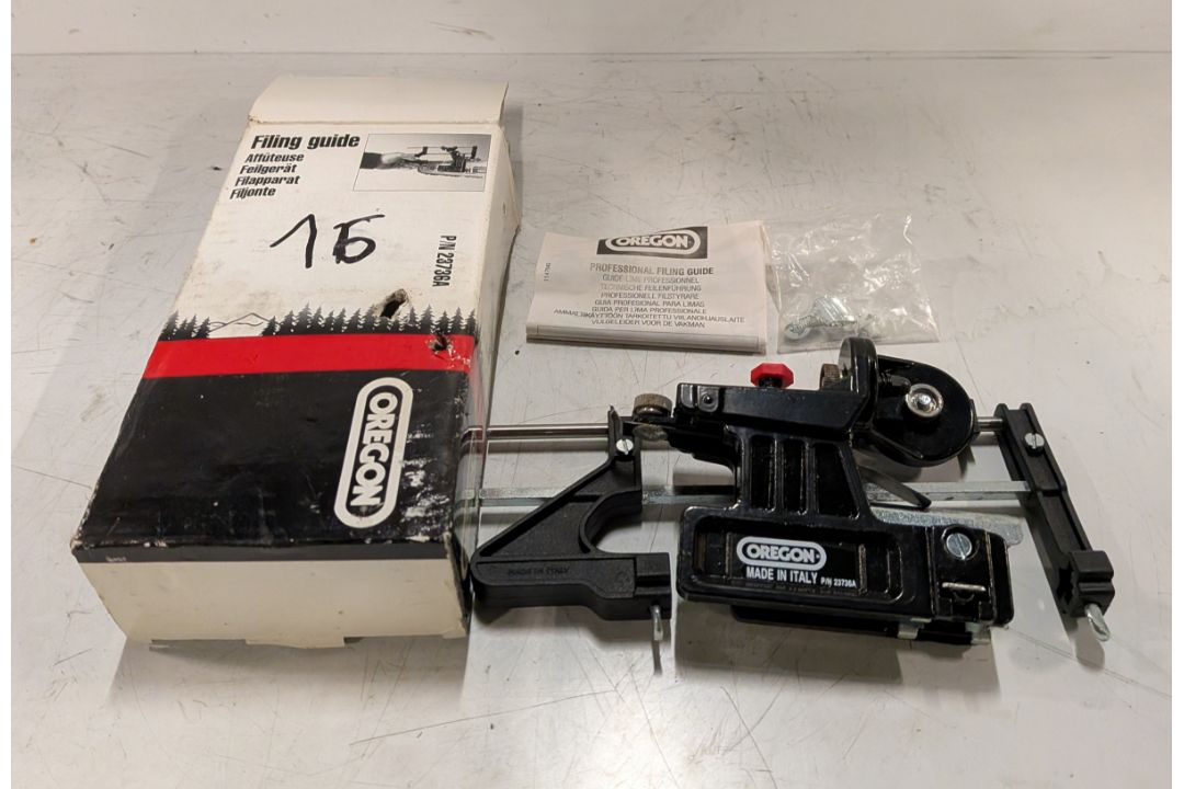 Makita DCS5000 Professional 50cc petrol chainsaw in carry case - BARE UNIT ONLY - Image 8 of 12