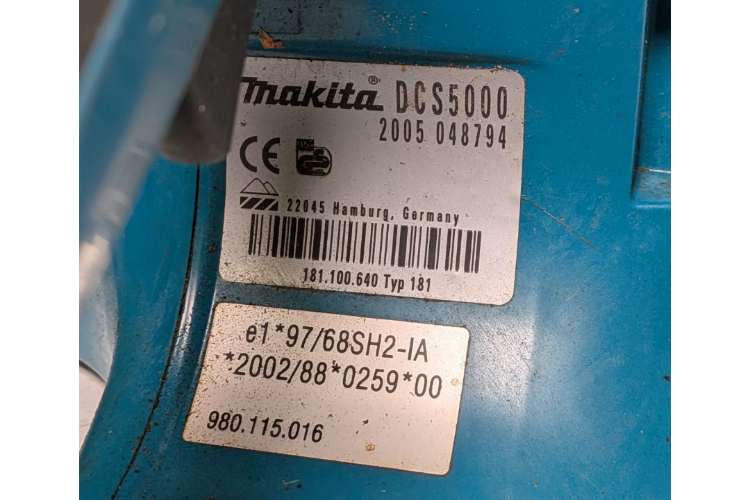 Makita DCS5000 Professional 50cc petrol chainsaw in carry case - BARE UNIT ONLY - Image 5 of 12