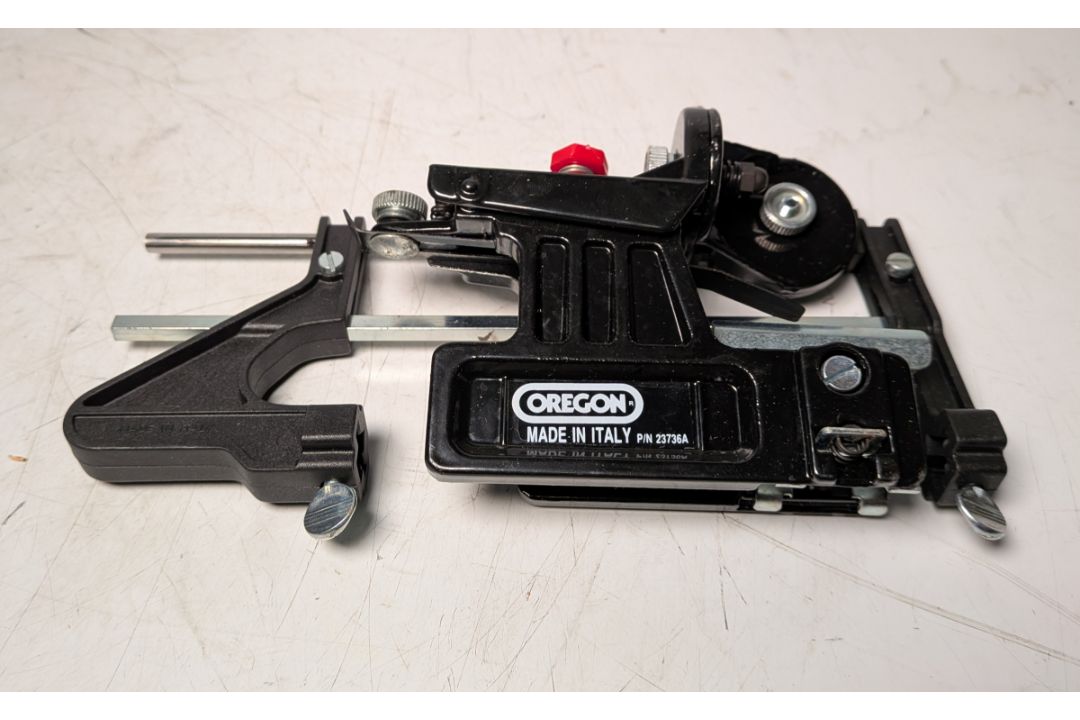 Makita DCS5000 Professional 50cc petrol chainsaw in carry case - BARE UNIT ONLY - Image 9 of 12
