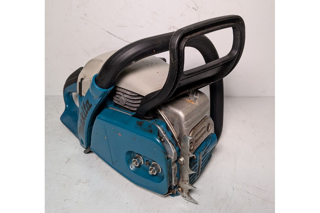 Makita DCS5000 Professional 50cc petrol chainsaw in carry case - BARE UNIT ONLY - Image 2 of 12