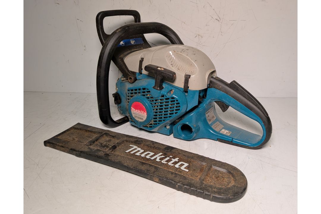 Makita DCS5000 Professional 50cc petrol chainsaw in carry case - BARE UNIT ONLY - Image 1 of 9