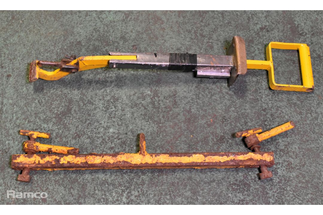 Pallet of manhole joint box keys & manhole lifters - approximate weight: 435kg - Image 1 of 5