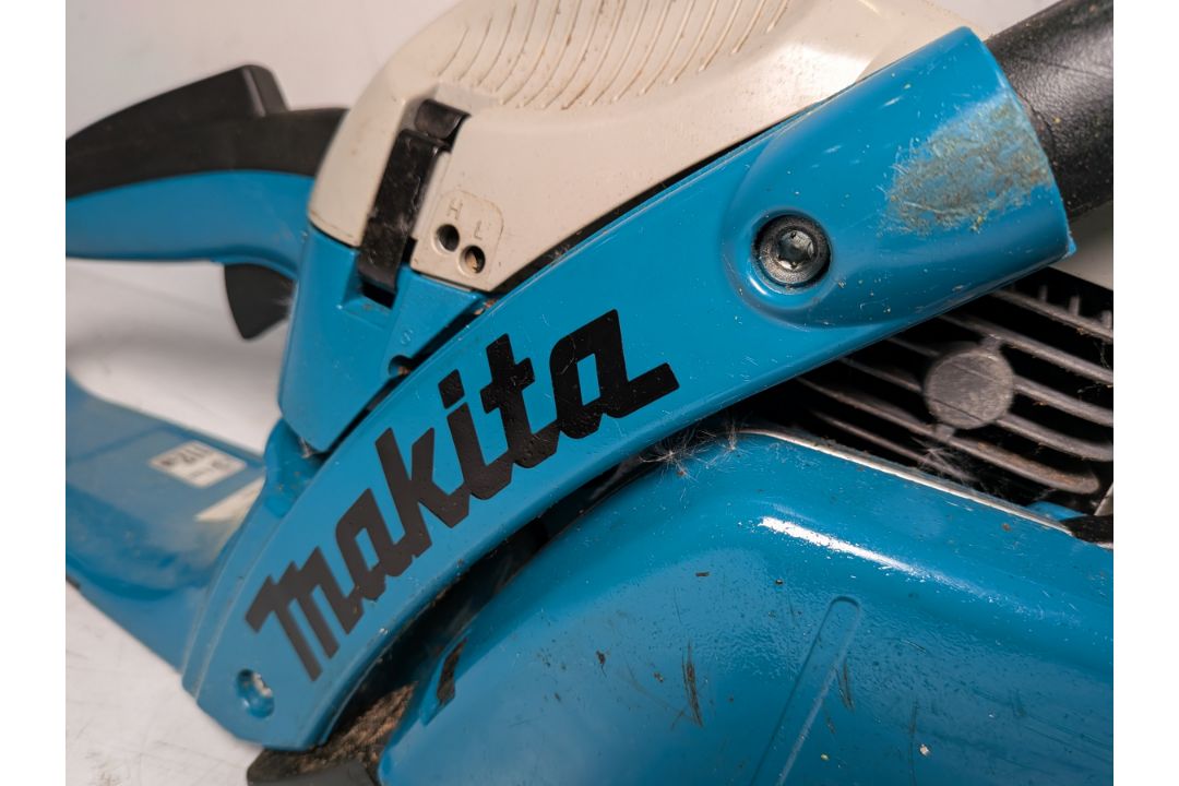 Makita DCS5000 Professional 50cc petrol chainsaw in carry case - BARE UNIT ONLY - Image 3 of 10