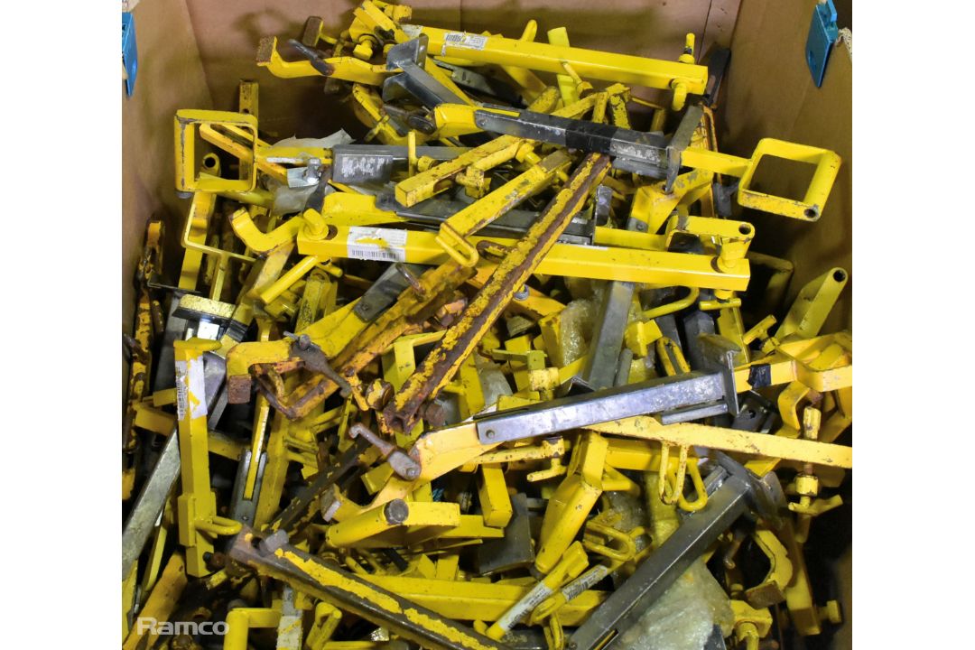 Pallet of manhole joint box keys & manhole lifters - approximate weight: 435kg - Image 3 of 5