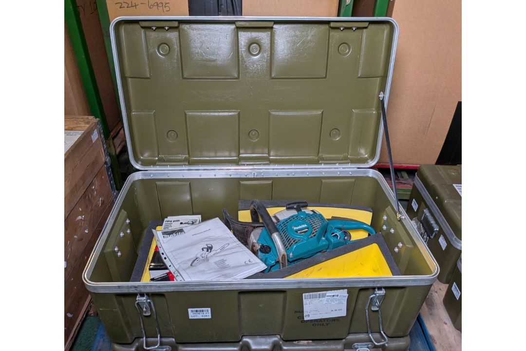 Makita DCS5000 Professional 50cc petrol chainsaw in carry case - BARE UNIT ONLY - Image 10 of 11