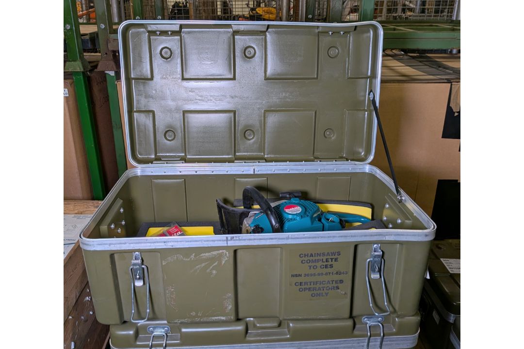 Makita DCS5000 Professional 50cc petrol chainsaw in carry case - BARE UNIT ONLY - Image 9 of 10