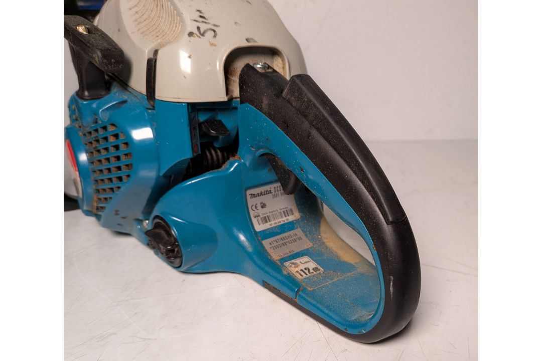 Makita DCS5000 Professional 50cc petrol chainsaw in carry case - BARE UNIT ONLY - Image 3 of 8