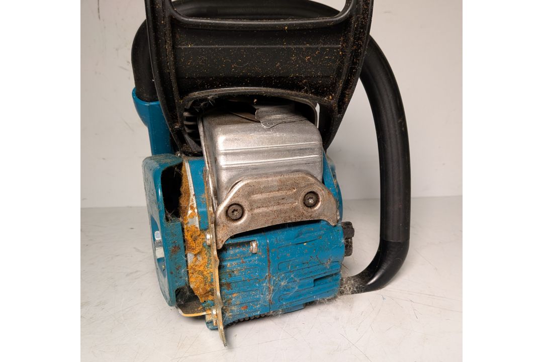 Makita DCS5000 Professional 50cc petrol chainsaw in carry case - BARE UNIT ONLY - Image 6 of 9