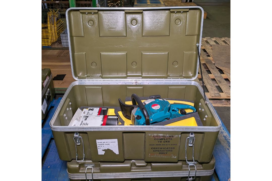 Makita DCS5000 Professional 50cc petrol chainsaw in carry case - BARE UNIT ONLY - Image 17 of 18