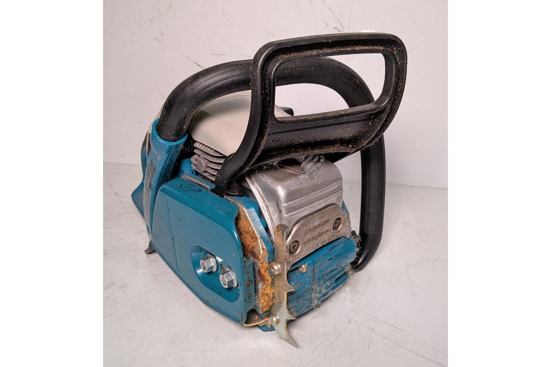 Makita DCS5000 Professional 50cc petrol chainsaw in carry case - BARE UNIT ONLY - Image 2 of 9