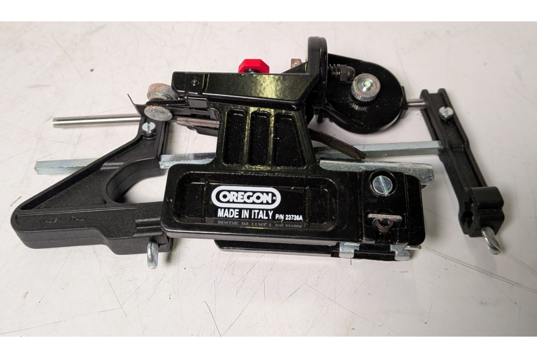 Makita DCS5000 Professional 50cc petrol chainsaw in carry case - BARE UNIT ONLY - Image 9 of 12