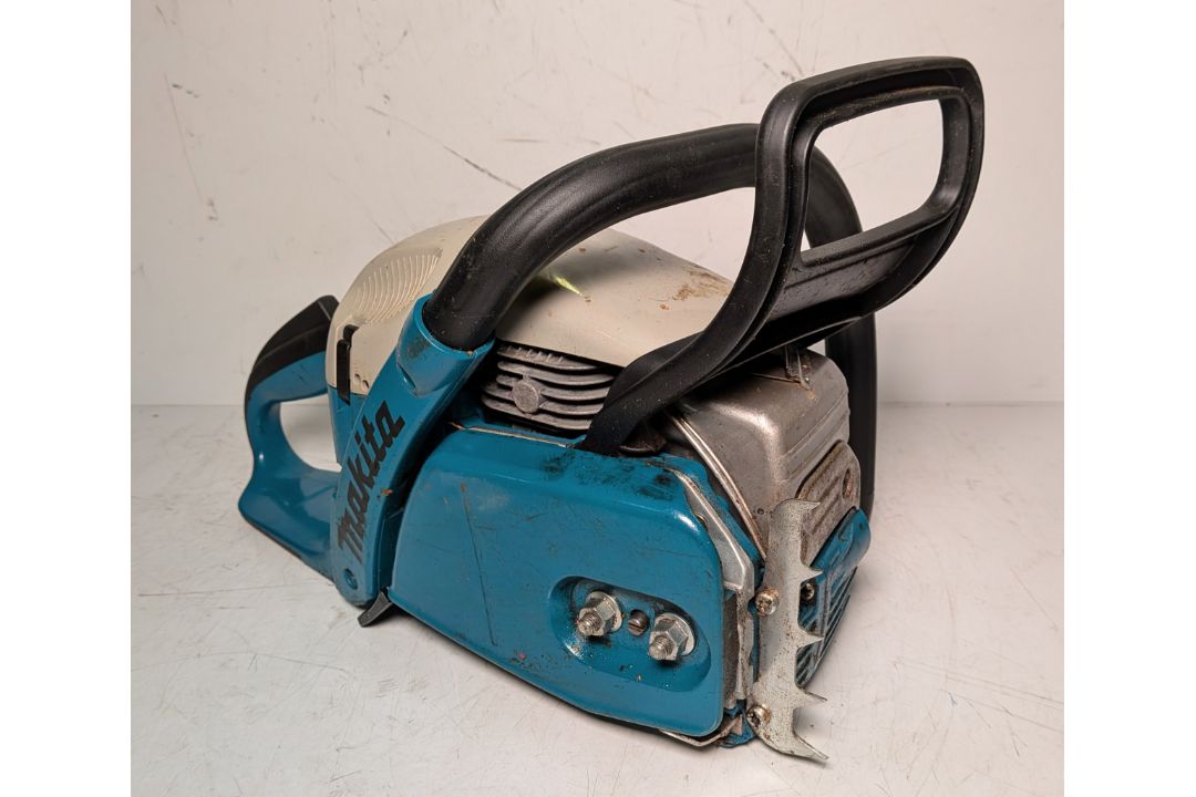 Makita DCS5000 Professional 50cc petrol chainsaw in carry case - BARE UNIT ONLY - Image 2 of 12