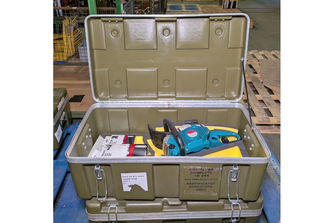 Makita DCS5000 Professional 50cc petrol chainsaw in carry case - BARE UNIT ONLY - Image 11 of 12
